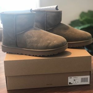 NEW! Women’s Ugg Classic Mini II, size 8